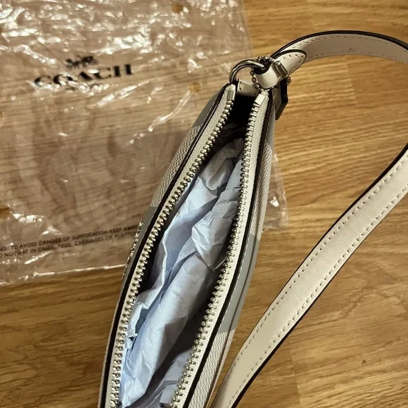 NWT Coach Nolita 19 Baguette Mini Purse - Picture 2 of 4